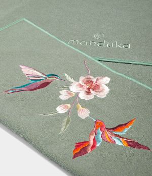 Йога кърпа Manduka Nectar Blossom 180 см х 61 см